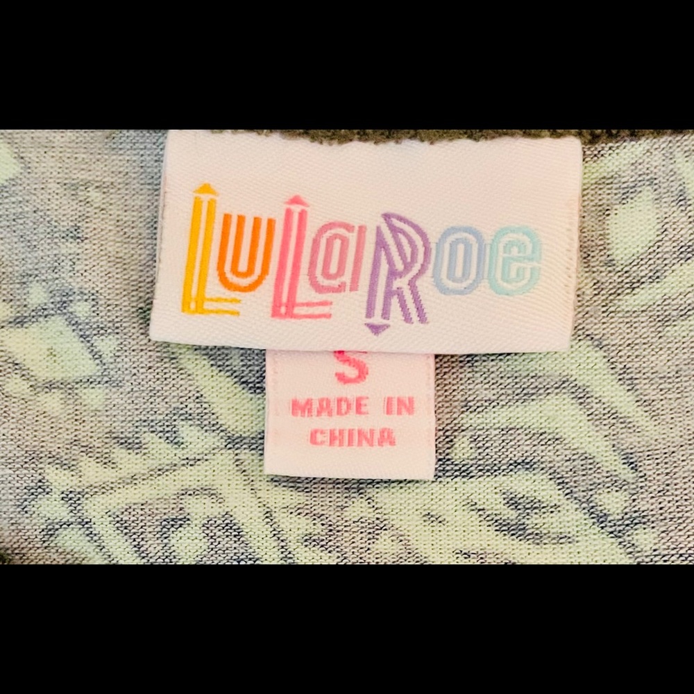 LuLaRoe Randy Top- Size Small 👚 - Picture 7 of 7